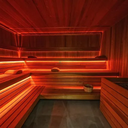 L Z Sauna, Sun & Snow